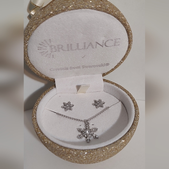 Brilliance Swarovski crystal set - Picture 8 of 8